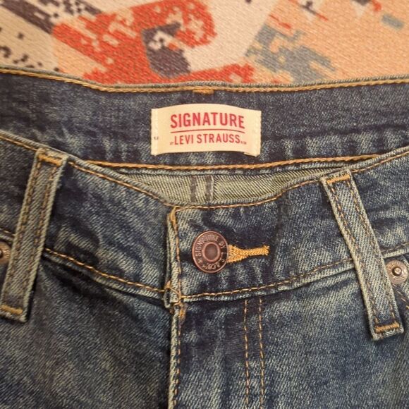 Signature by Levi Strauss & Co.Heritage High-Rise 9” w30 - Picture 3 of 6